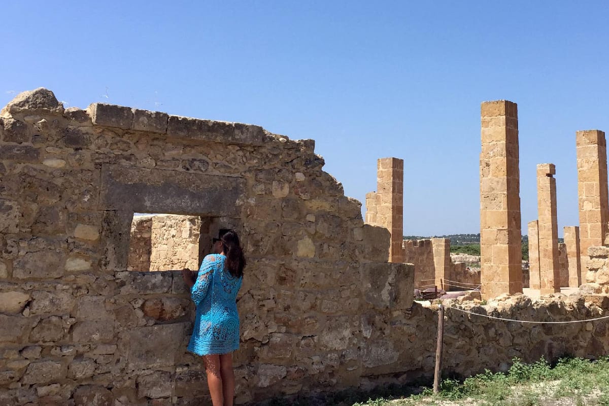 La tonnara di Vendicari sulla spiaggia con i fenicotteri nel pantano